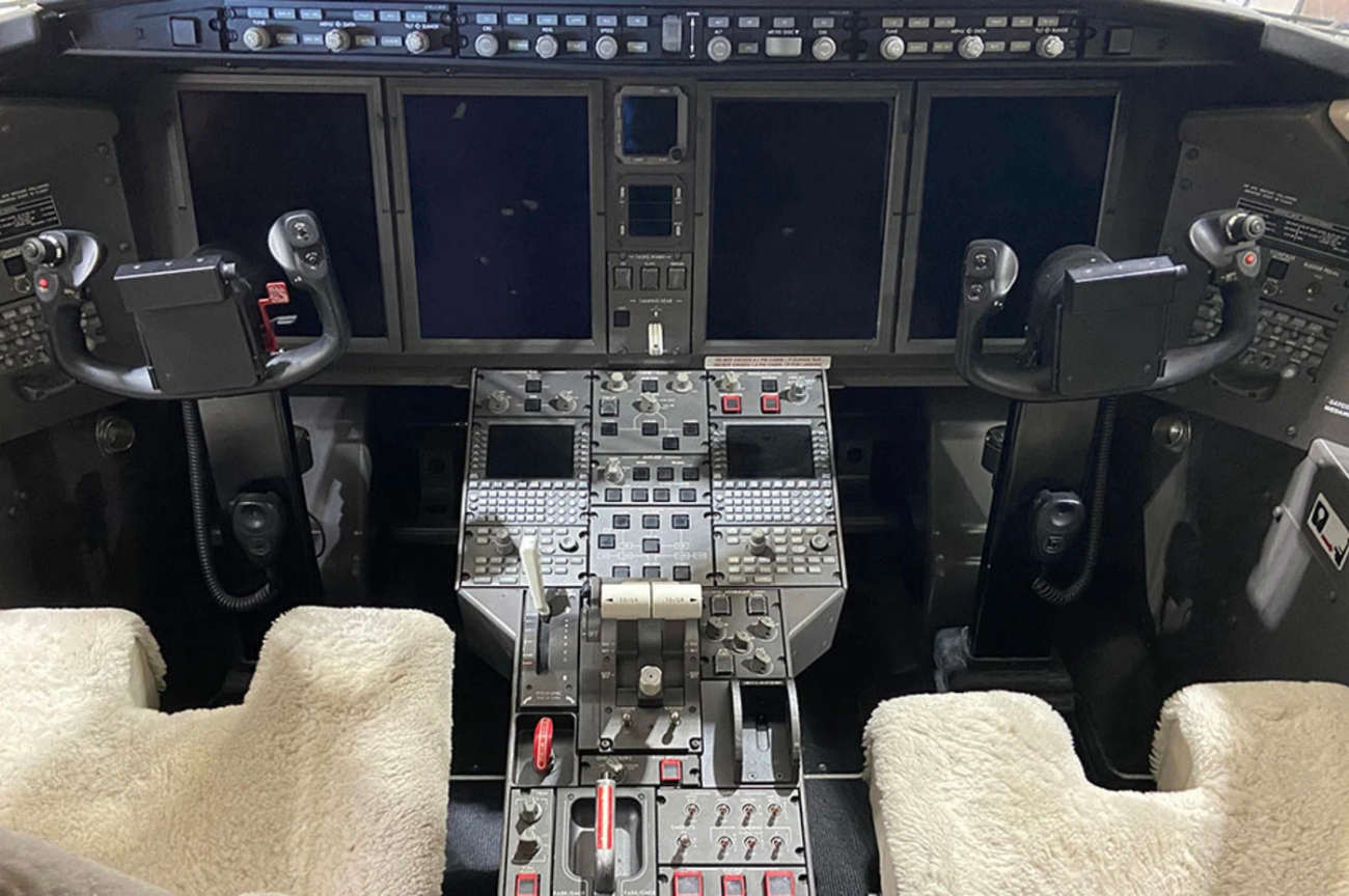 Bombardier Challenger 300 jet
