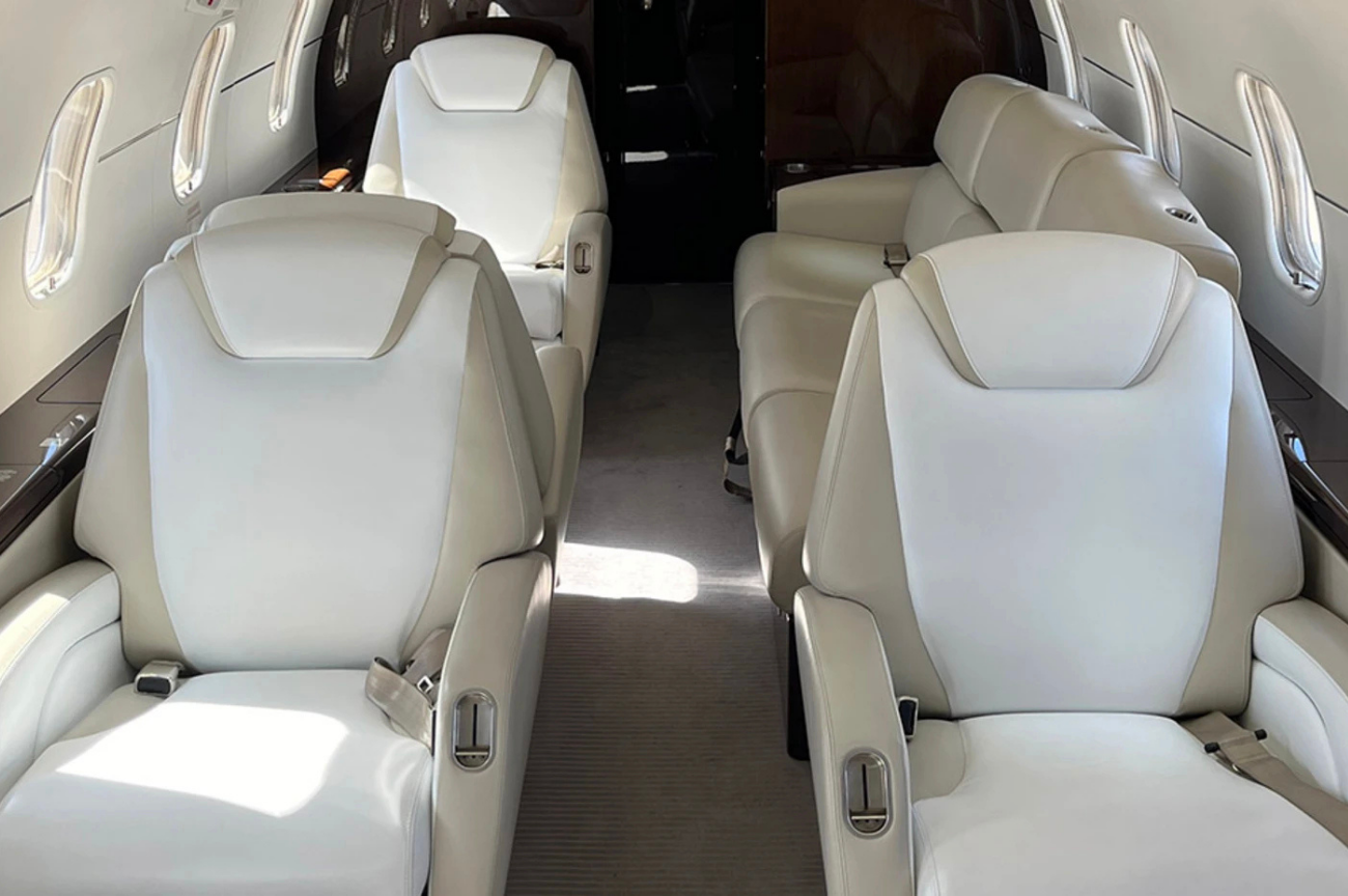 Bombardier Challenger 300 private jet